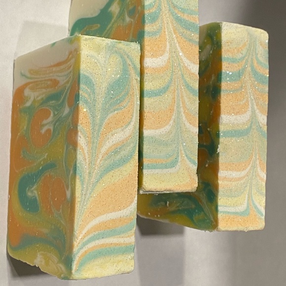 MEET YOUR POSHER Stephanie - Picture 3 of 4